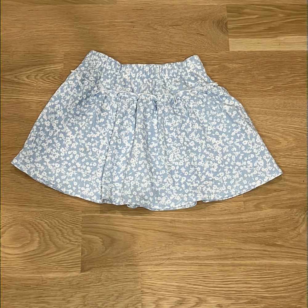 Girls Zara sweet skirt with built in shorts.